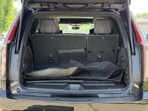 Used 2022 Cadillac Escalade Premium Luxury Platinum w/ Heavy-Duty Trailer Package AWD/4WD image 14