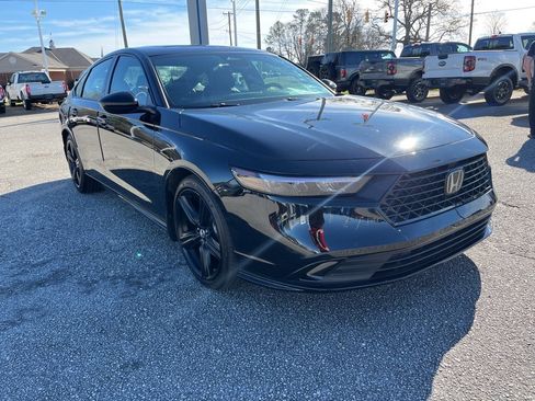 Used 2025 Honda Accord Sport image 3