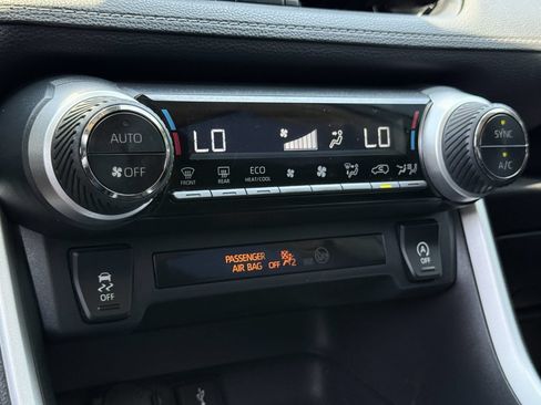 Used 2021 Toyota RAV4 XLE FWD image 20