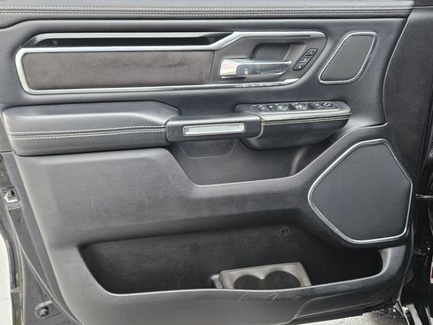 Used 2019 RAM 1500 Laramie AWD/4WD image 17