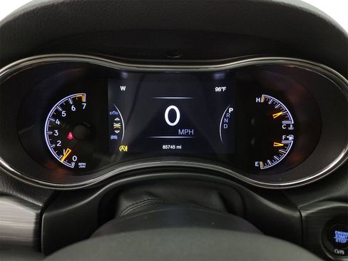 Used 2019 Jeep Grand Cherokee Laredo image 9