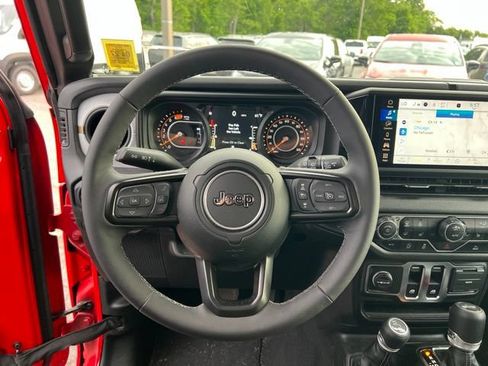 Used 2025 Jeep Wrangler Sport AWD/4WD image 16