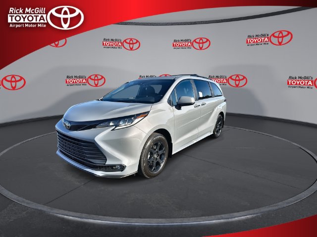 New 2026 Toyota Sienna XLE Woodland Edition AWD/4WD image 4