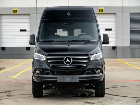 Used 2024 Mercedes-Benz Sprinter 2500 image 29