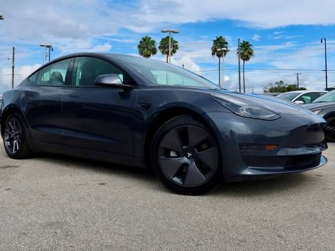 Used 2023 Tesla Model 3 Standard Range RWD image 1