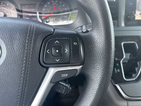 Used 2017 Toyota Sienna LE image 19