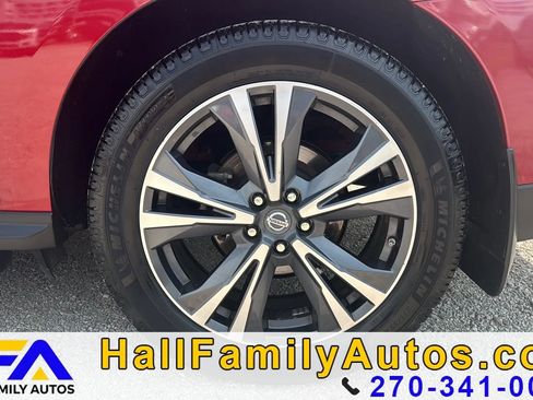 Used 2018 Nissan Pathfinder Platinum w/ Cargo Package FWD image 9