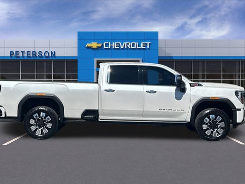 Used 2024 GMC Sierra 3500 Denali w/ Denali Reserve Package AWD/4WD image 3