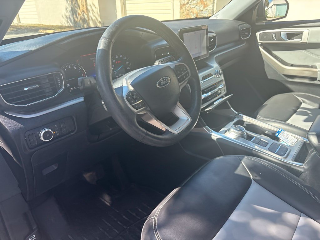 Used 2022 Ford Explorer XLT w/ Equipment Group 202A RWD image 3