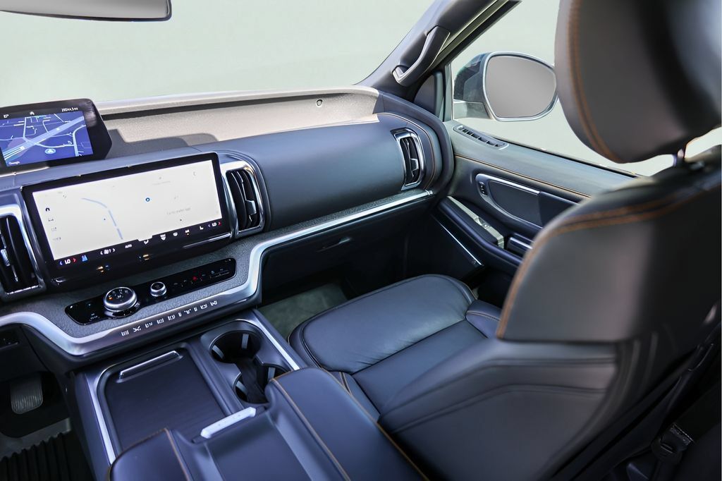Used 2025 Ford Expedition Tremor AWD/4WD image 29