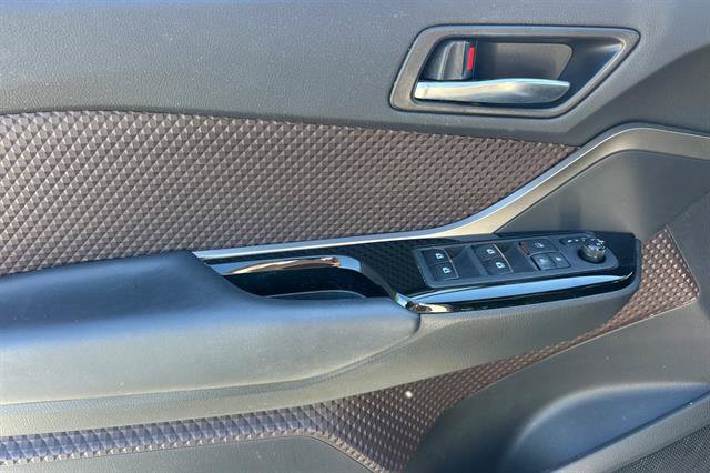 Used 2019 Toyota C-HR Limited FWD image 10