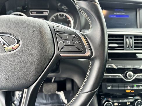 Used 2018 INFINITI QX30 Premium w/ Technology Package image 8