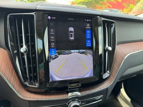 Used 2023 Volvo XC60 T8 Plus w/ Climate Package AWD/4WD image 19
