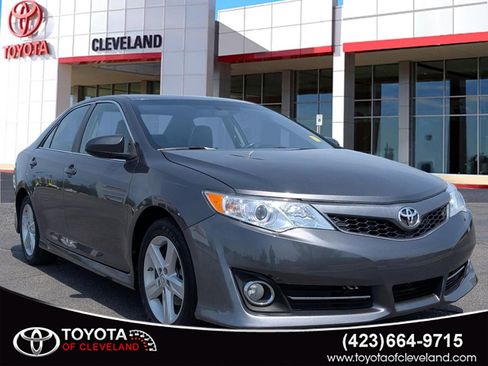 Used 2014 Toyota Camry SE image 1
