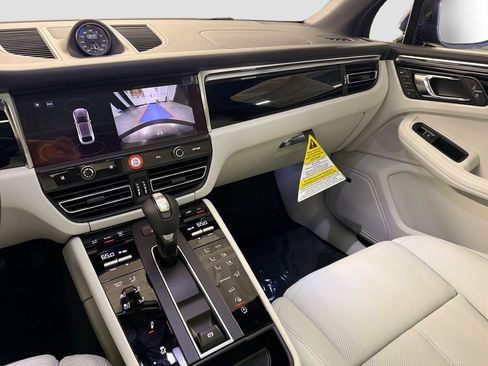 New 2026 Porsche Macan AWD/4WD image 25