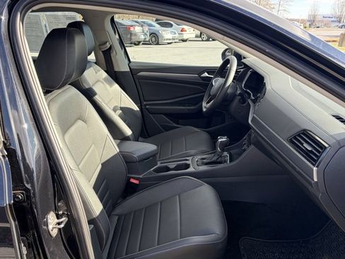 Used 2024 Volkswagen Jetta SE w/ Black Wheel Package image 28