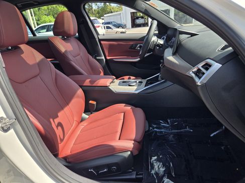 Certified 2025 BMW 330i Sedan RWD image 17