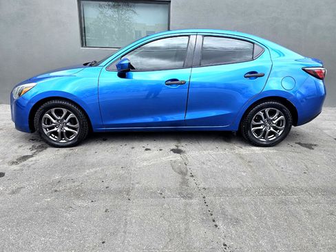 Used 2019 Toyota Yaris XLE image 10