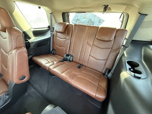 Used 2017 Cadillac Escalade Luxury image 30