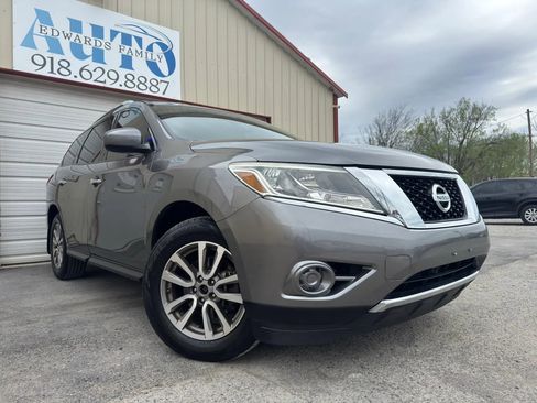 Used 2015 Nissan Pathfinder S image 1