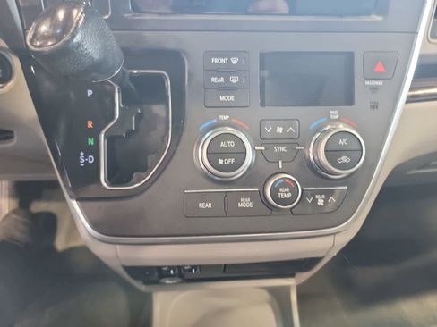 Used 2016 Toyota Sienna XLE FWD image 26