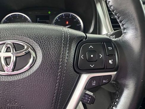 Used 2018 Toyota Highlander XLE AWD/4WD image 28