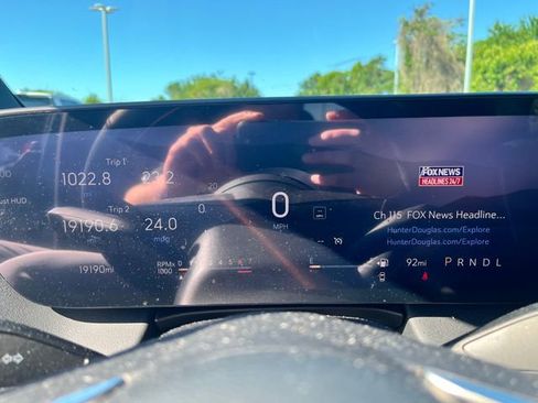 Used 2025 Buick Enclave Avenir FWD image 11