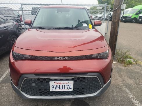 Certified 2023 Kia Soul LX w/ LX Technology Package FWD image 2