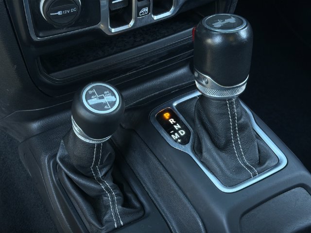 Used 2022 Jeep Wrangler Unlimited Sahara AWD/4WD image 27