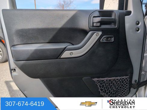 Used 2017 Jeep Wrangler Unlimited Sahara w/ Connectivity Group image 18