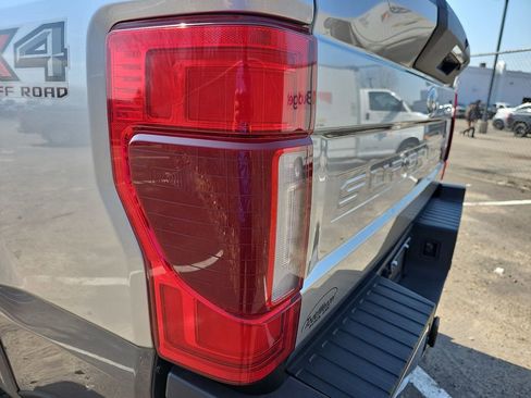 Used 2022 Ford F250 Lariat w/ Lariat Ultimate Package AWD/4WD image 39