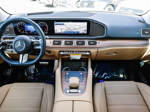 New 2026 Mercedes-Benz GLS 450 4MATIC image 10