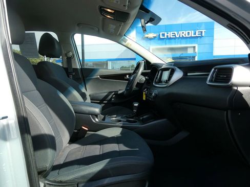 Used 2019 Kia Sorento FWD V6 image 13