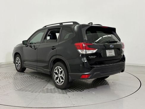 Used 2019 Subaru Forester Premium AWD/4WD image 3