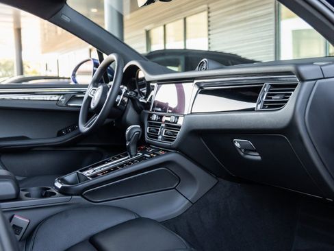 Certified 2026 Porsche Macan image 45