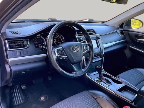 Used 2015 Toyota Camry SE FWD image 18
