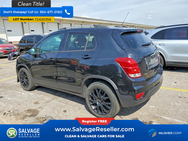 Used 2021 Chevrolet Trax LT w/ Midnight Edition FWD image 3