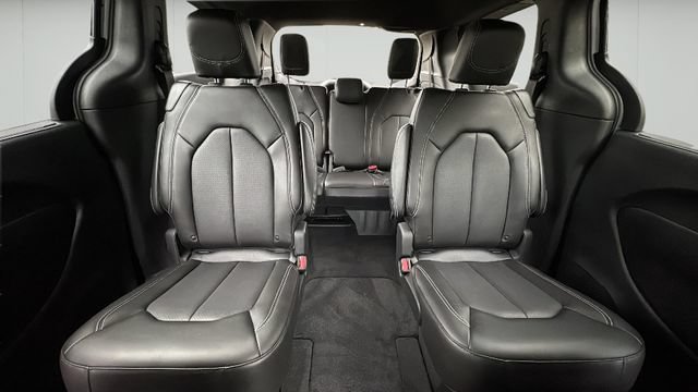 New 2025 Chrysler Pacifica Select AWD/4WD image 5