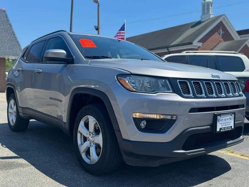 Used 2019 Jeep Compass Latitude w/ Cold Weather Group AWD/4WD image 5