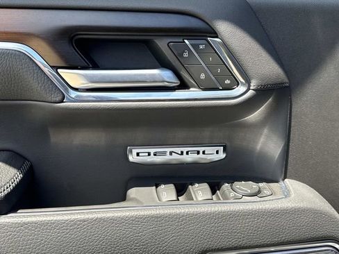 Used 2025 GMC Sierra 1500 Denali image 27