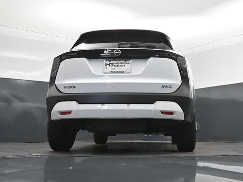 Used 2025 Nissan Kicks S AWD/4WD image 41