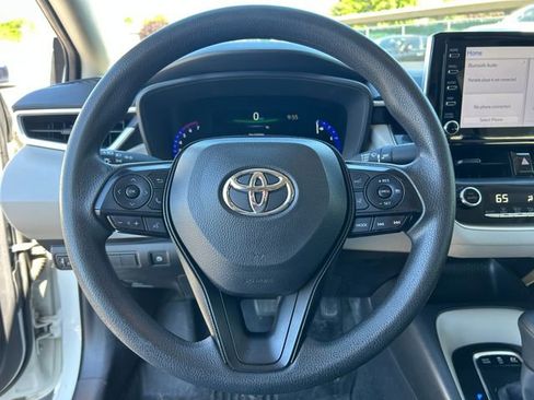 Used 2021 Toyota Corolla LE FWD image 19