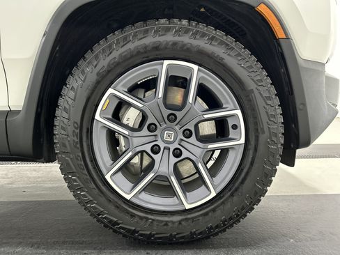 Used 2024 Rivian R1S Adventure AWD/4WD image 11