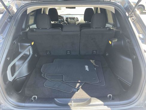 Used 2016 Jeep Cherokee Latitude FWD image 8