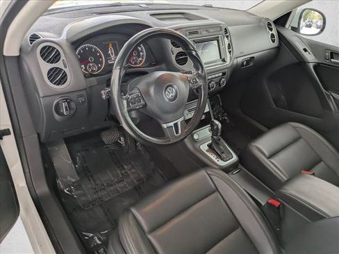 Used 2017 Volkswagen Tiguan S FWD image 10