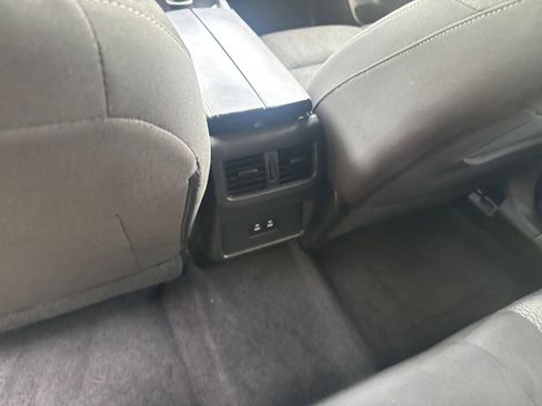 Used 2025 Nissan Rogue SV AWD/4WD image 24