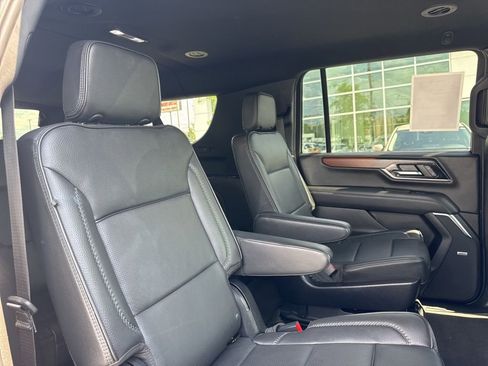 Used 2025 GMC Yukon XL Denali RWD image 23