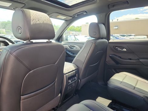 Used 2023 Chevrolet Traverse LT w/ LT Premium Package AWD/4WD image 25