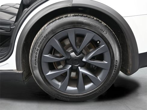 Used 2023 Tesla Model X image 21