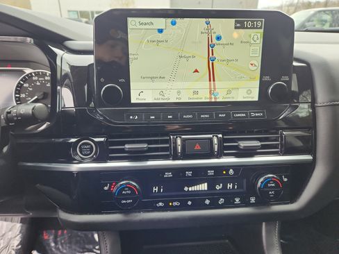 Used 2022 Nissan Pathfinder SL w/ SL Premium Package image 17